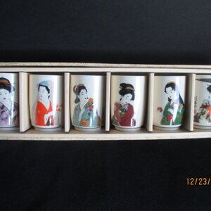 6 VINTAGE YAMAYO JAPANESE GEISHA SAKE/TEACUPS NIB